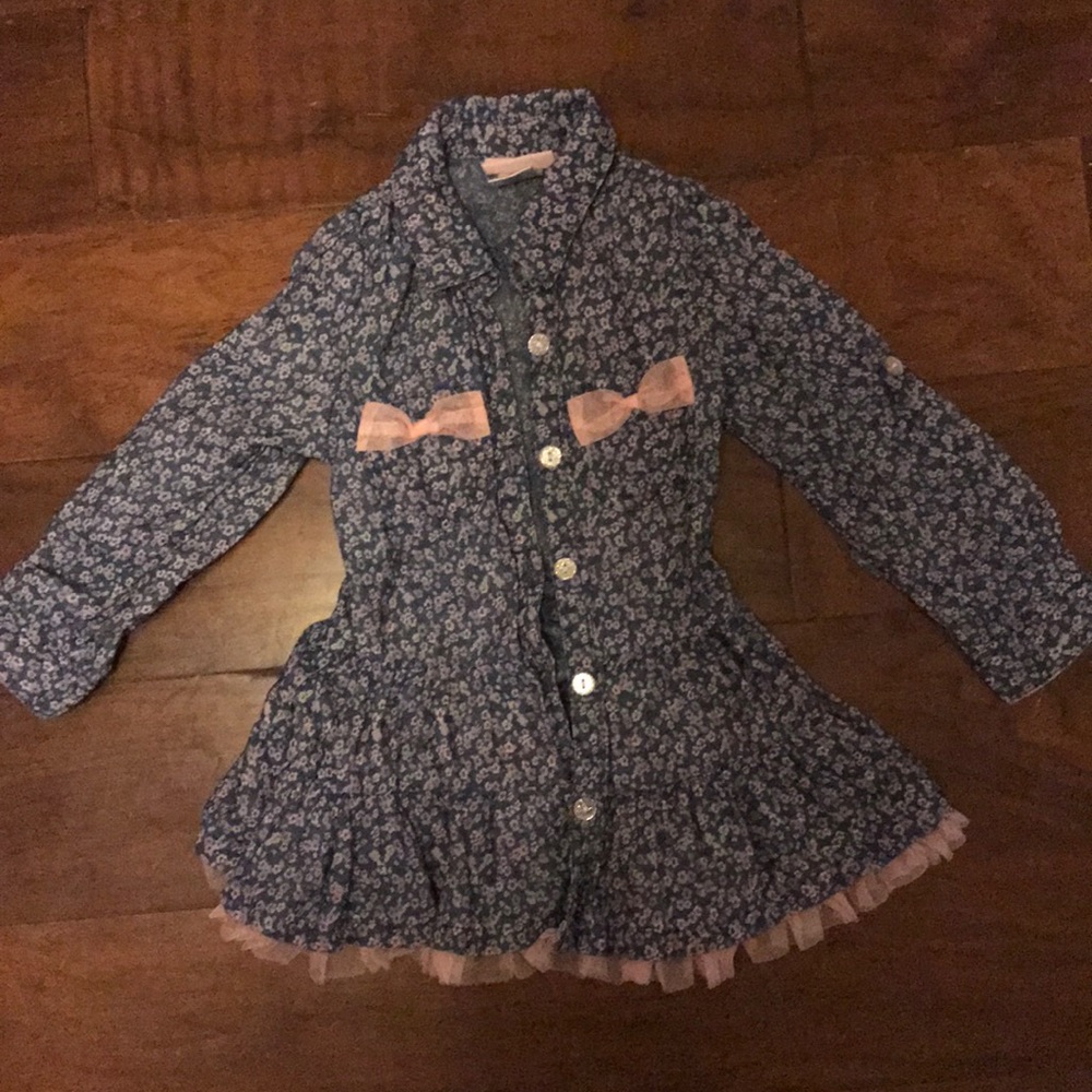 Adorable button up dress!